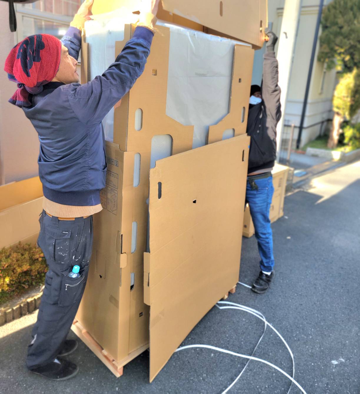 エコキュートの設置工事の様子