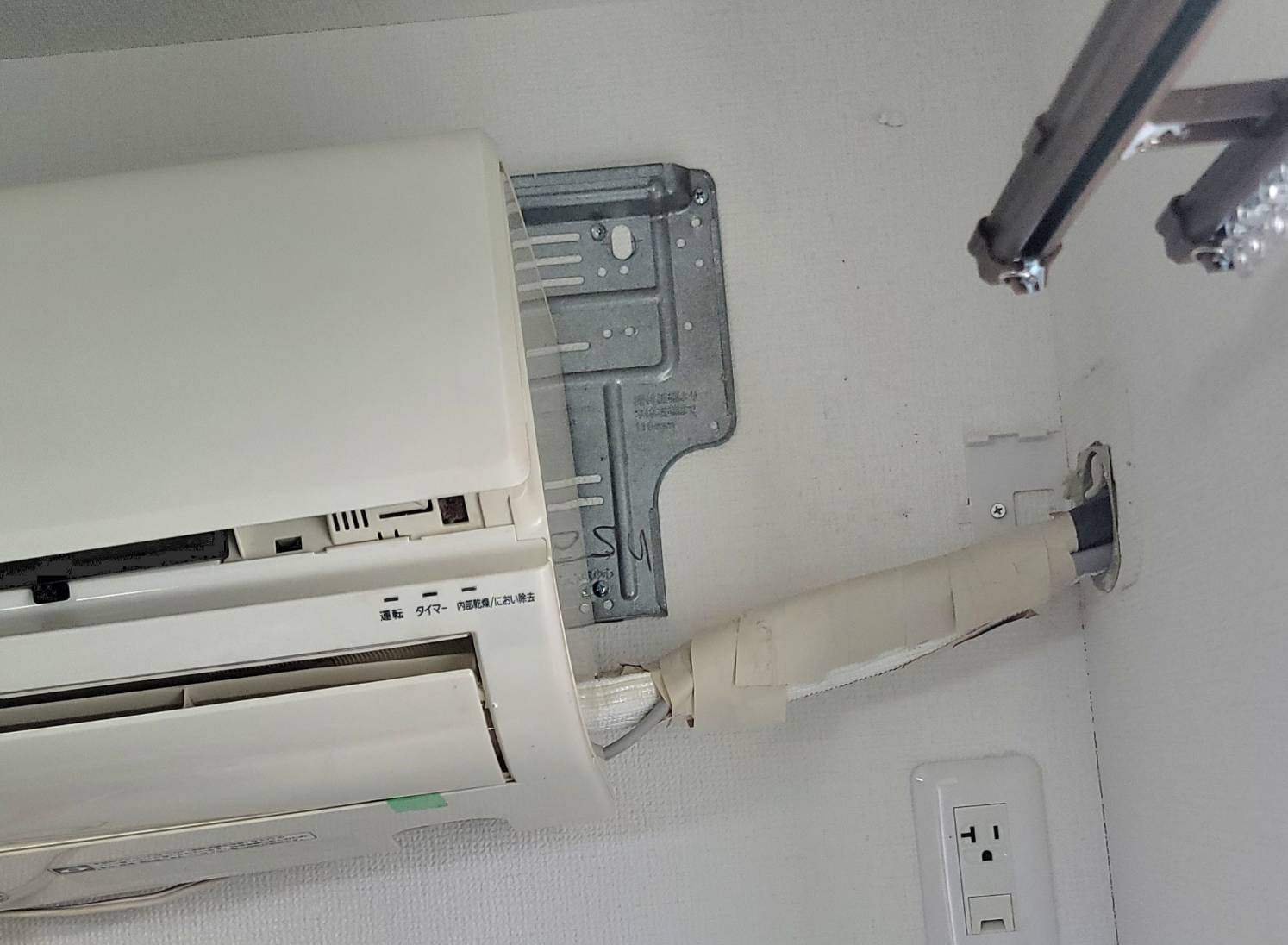 エアコン交換工事様子