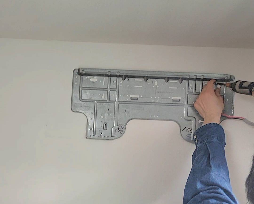 エアコン取り外し工事様子