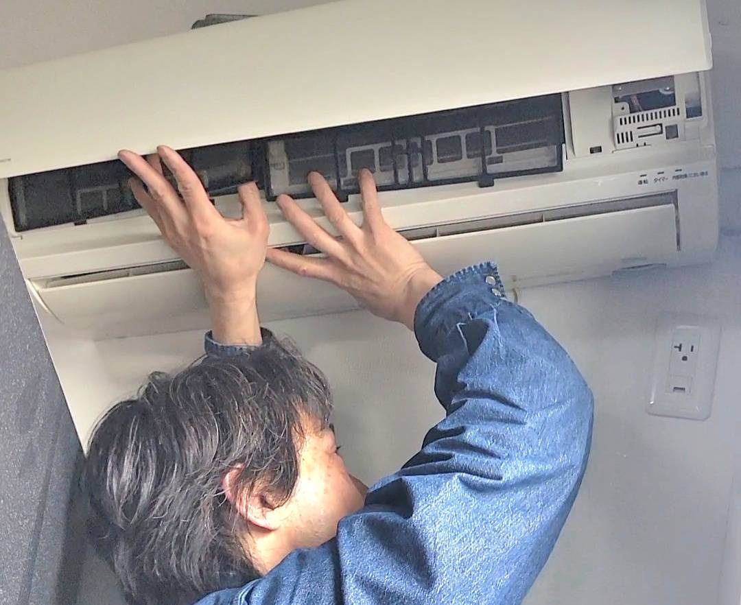 エアコン取り外し工事様子