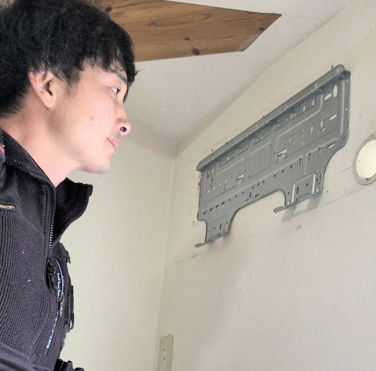 エアコン取り付け工事様子