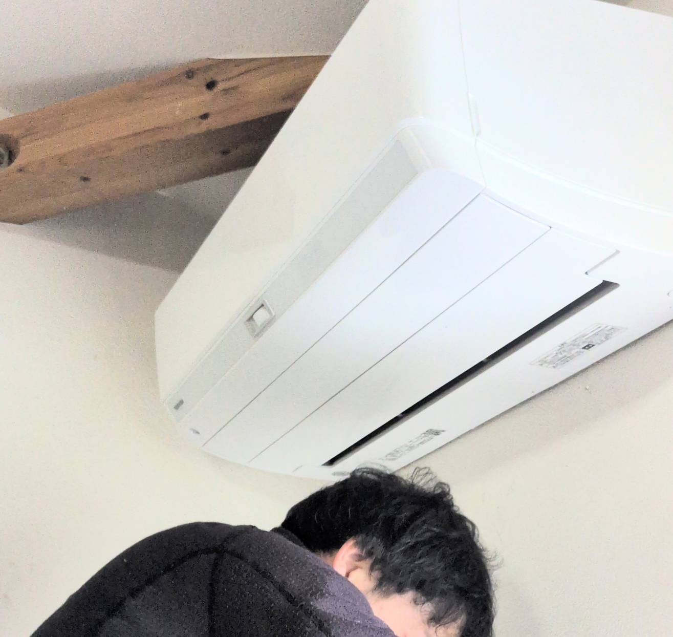 エアコン取り付け工事様子