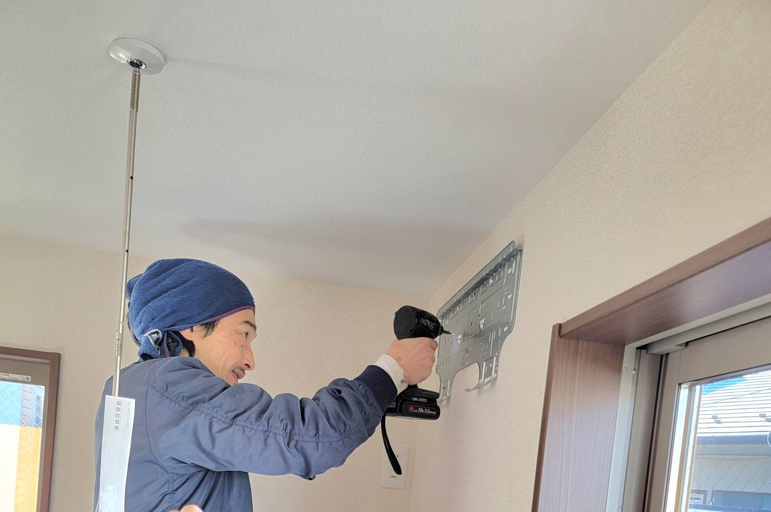 エアコン取り付け工事様子