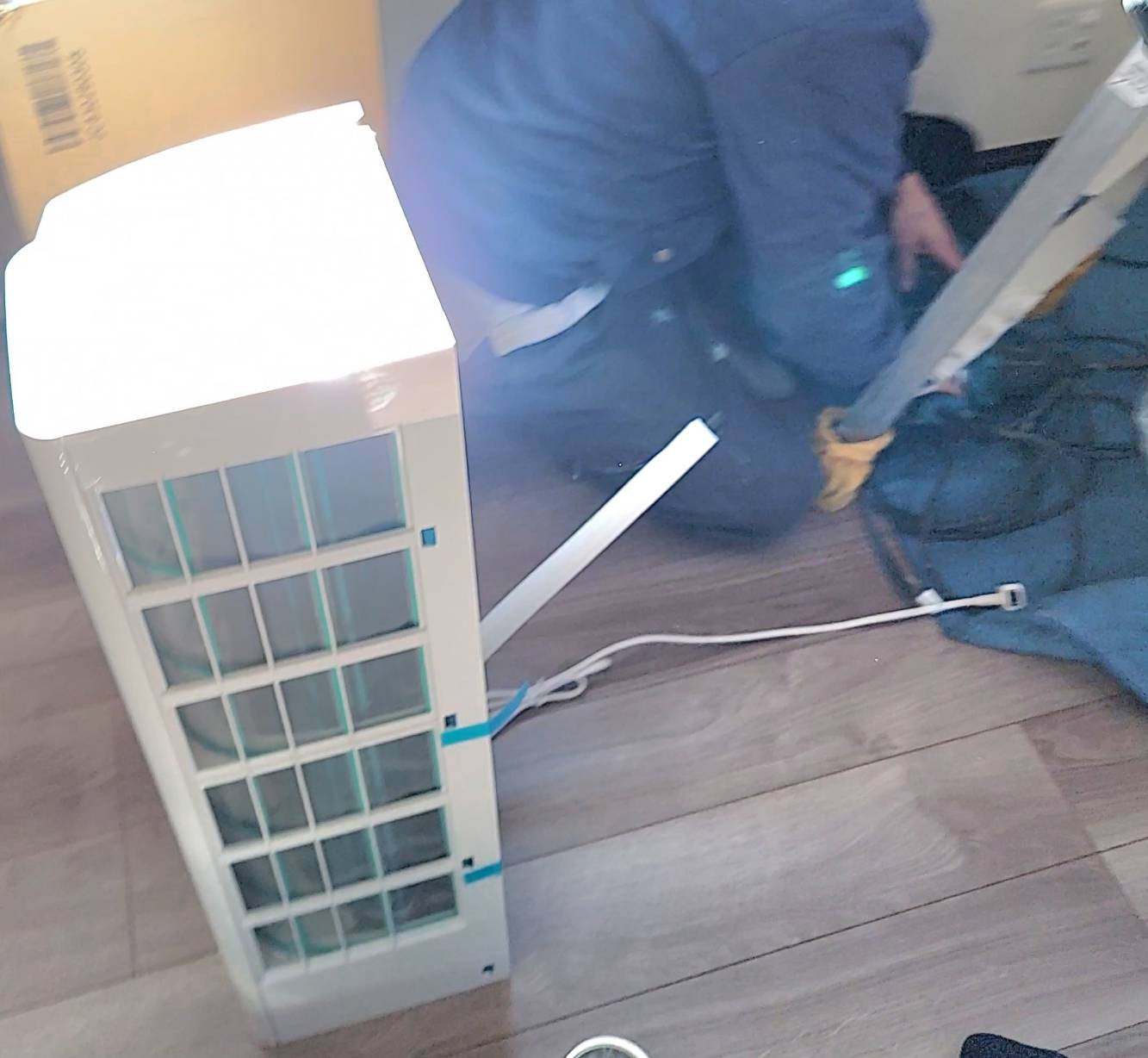 エアコン取り付け工事様子