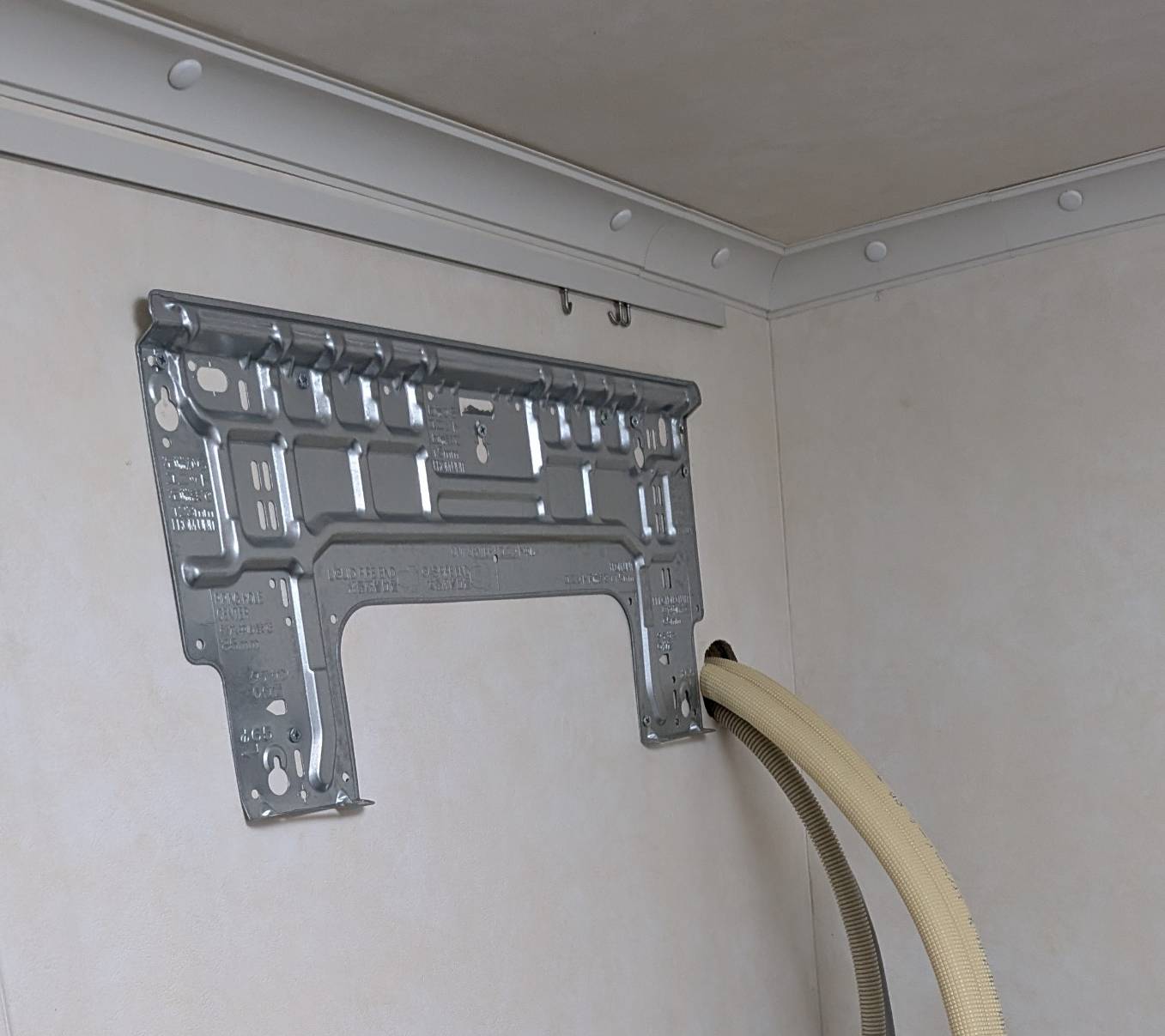 エアコン取り外し工事様子