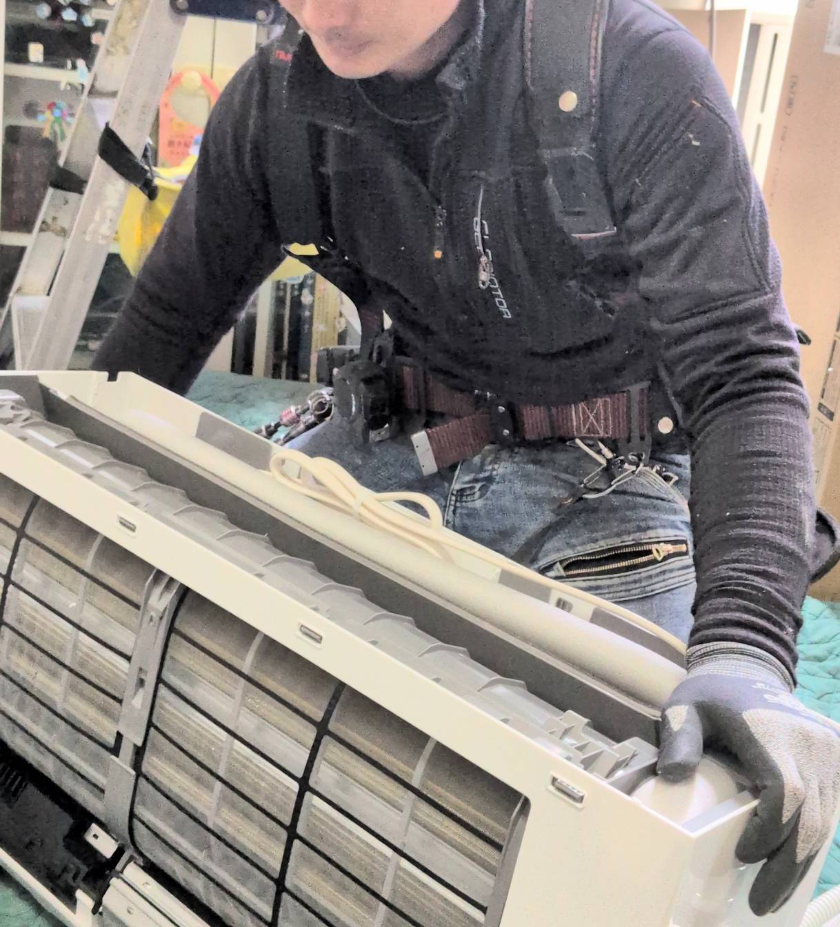 エアコン取り外し工事様子