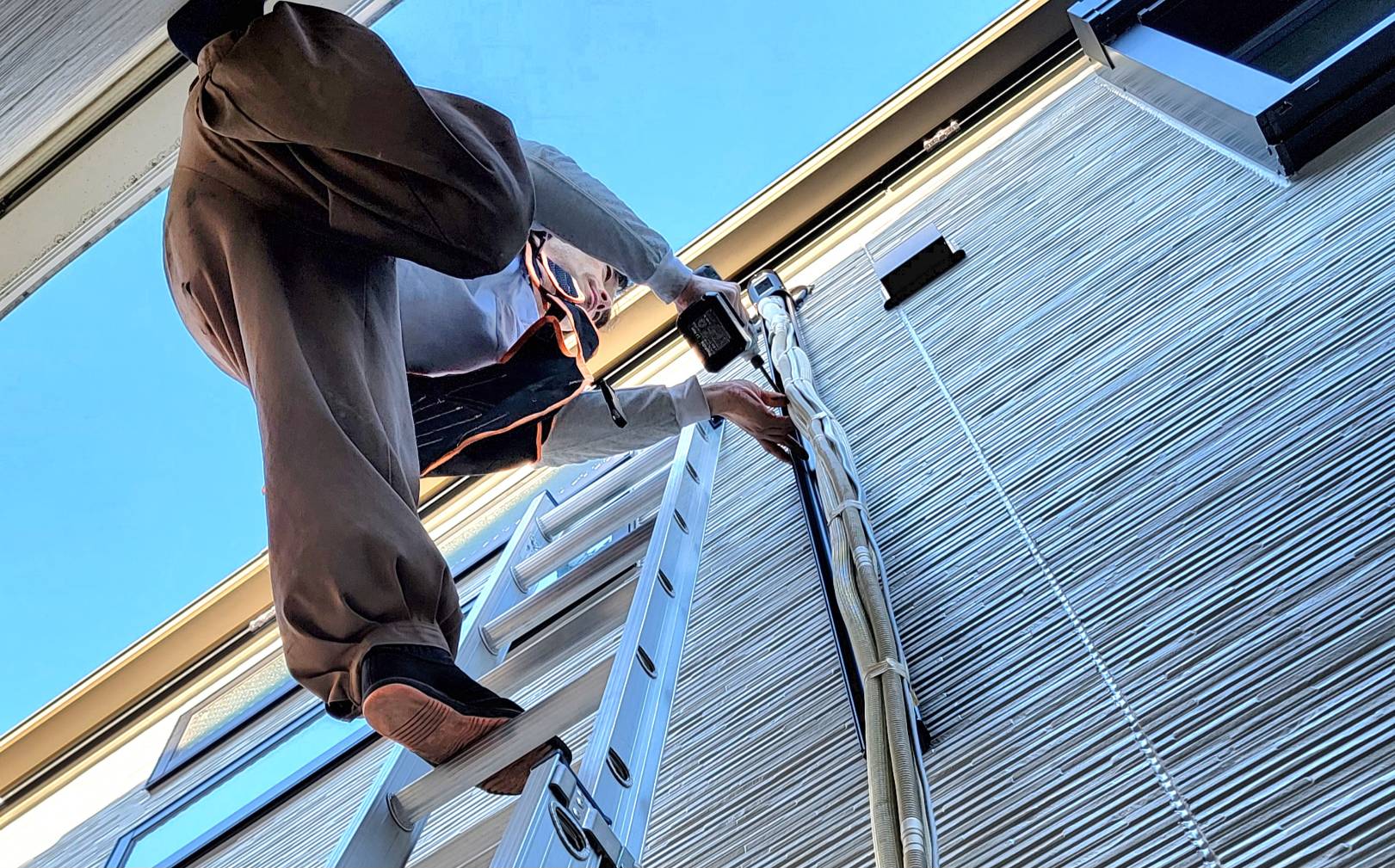 エアコン取り付けの様子