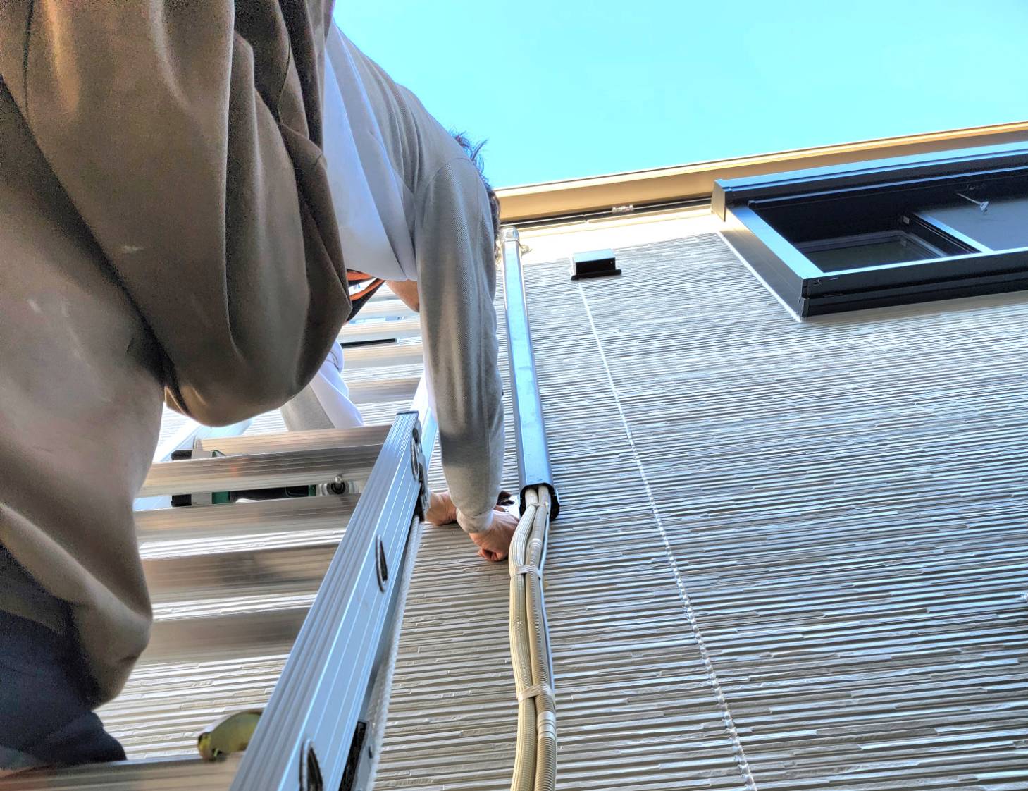 エアコン取り付けの様子