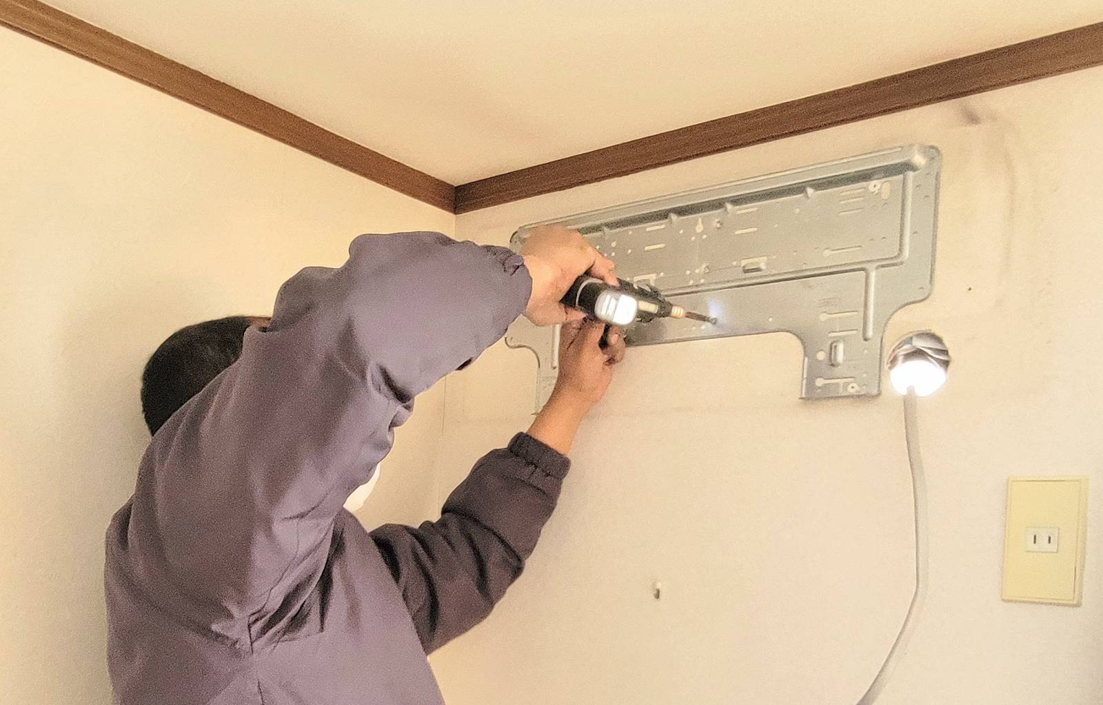 エアコン取り付け工事様子