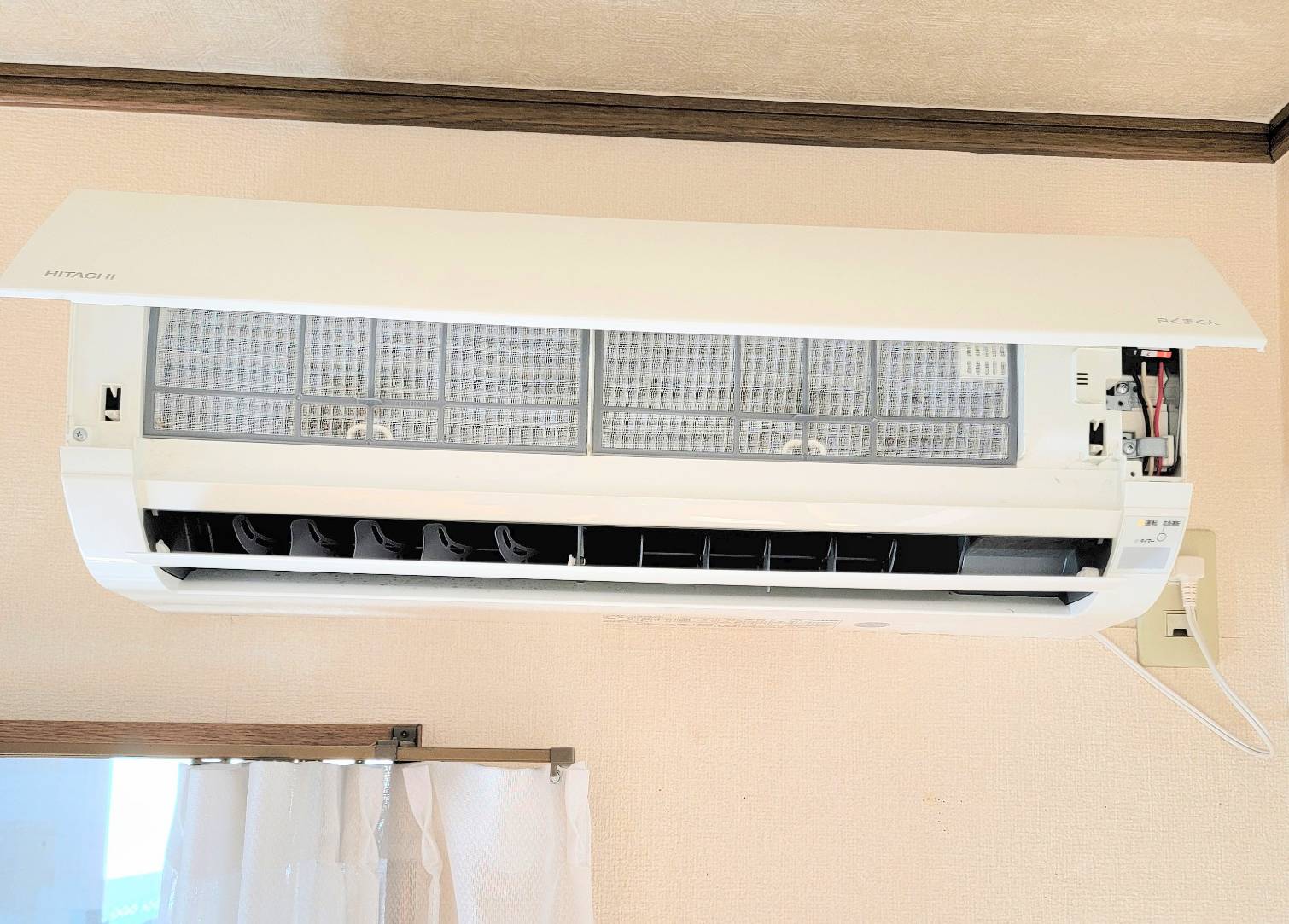 エアコン取り付け工事様子